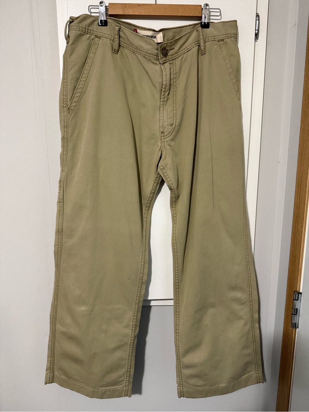 121. Levi's Okwear Men's Relaxed Fit Straight Chino Pants 34/34